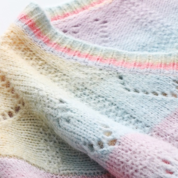 Rainbow heart sweater Medium. NWT - Picture 6 of 8